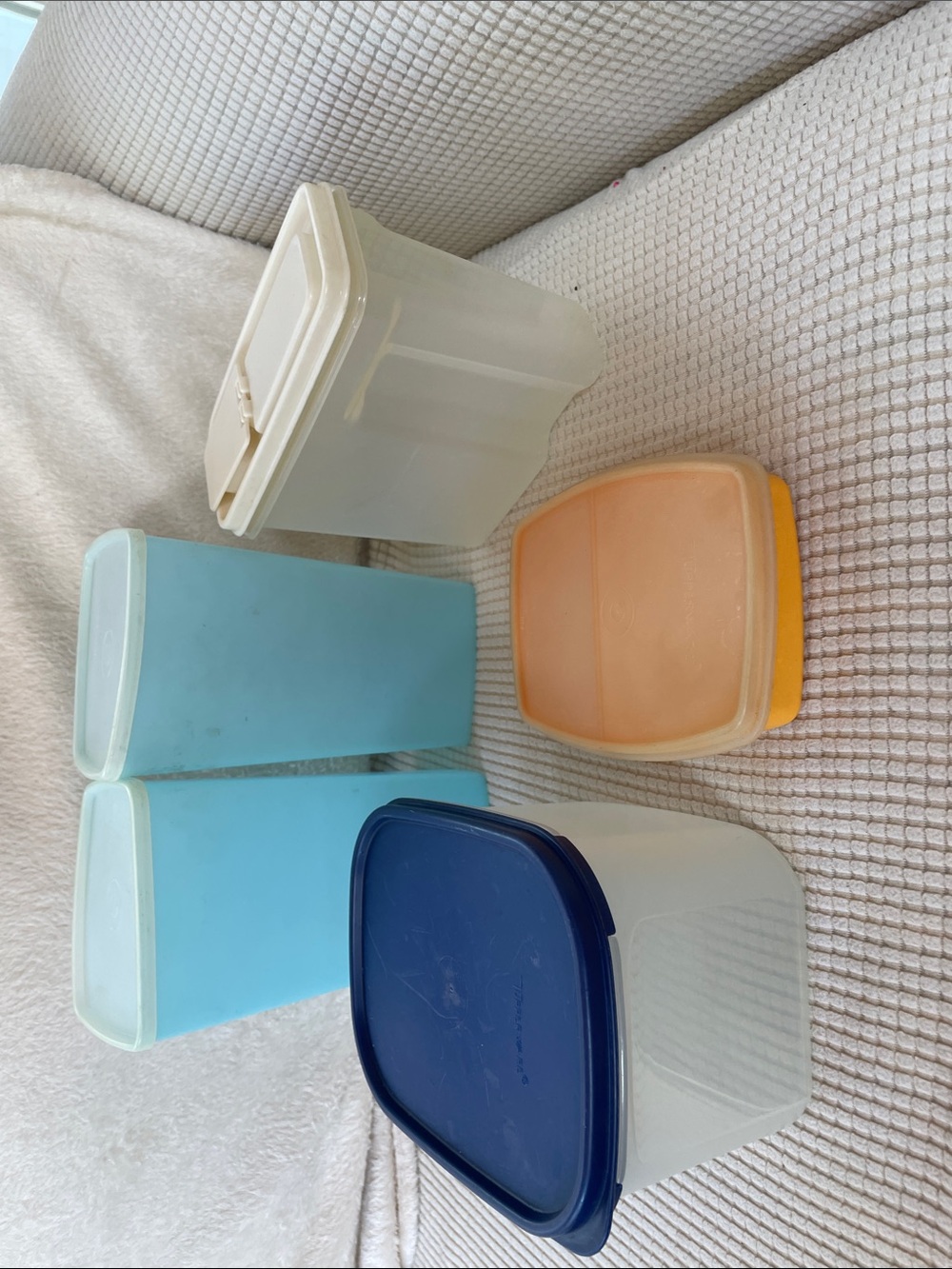 Tupperware-4, 1 Rubbermaid Storage Containers